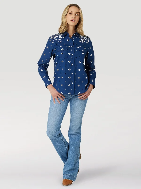 WOMEN'S WRANGLER RETRO AMERICANA BANDANA WESTERN SNAP SHIRT IN BLUE PRINT Casual Oversized Short Shirt